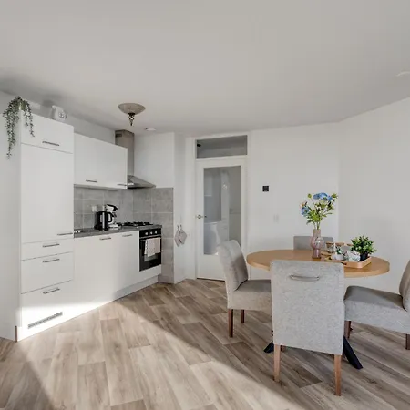 Comfortable Close To The Coast Burgerbrug