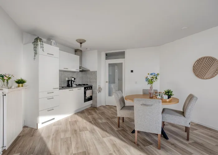 Comfortable Close To The Coast Burgerbrug